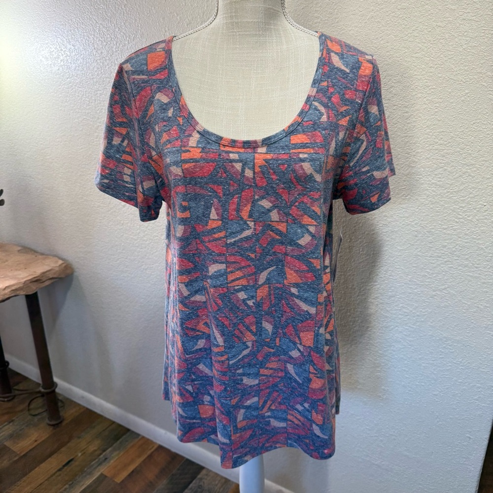🤠 3/$20 LuLaRoe - Classic T - Colorful Abstract Top - Size Large - NWT
